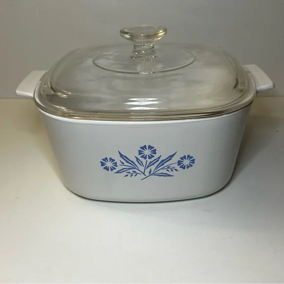 Vintage Corning Ware Blue Cornflower 3 Quart Baking Dish with Pyrex Lid - Picture 5 of 16